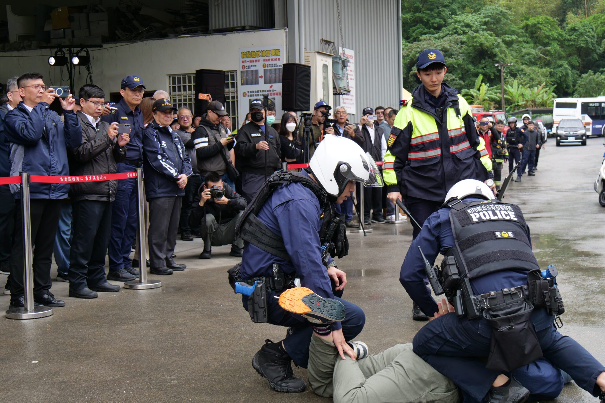 公車緊急應變演練逼真上場　新北跨局聯手守護乘車安全