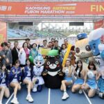 2026高雄富邦馬拉松開跑　陳其邁身穿恐龍裝參加趣味競賽　邀請市民共享城市嘉年華