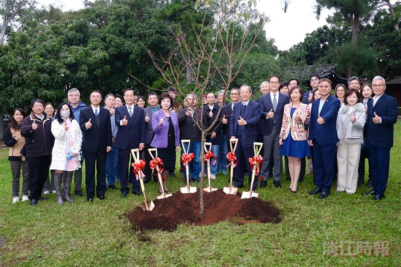 陳洋淵捐贈140棵富士櫻　期淡江校花綻風華