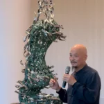 「美麗傳說-從港出發-–-許文融大師　於高雄港旅運中心揭幕雕塑《美麗傳說》　現場揮毫引領國風之美」