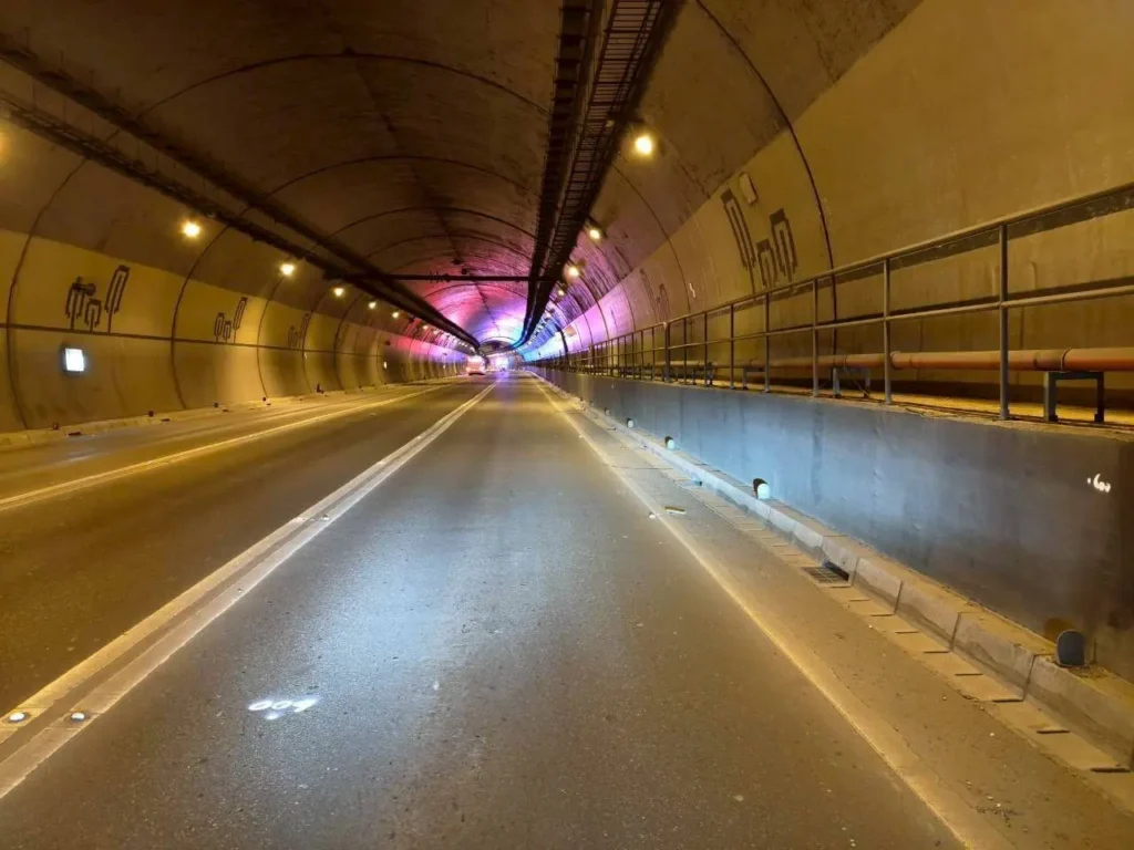 通往101更順暢　信義快速道路象山隧道南向路面煥然一新