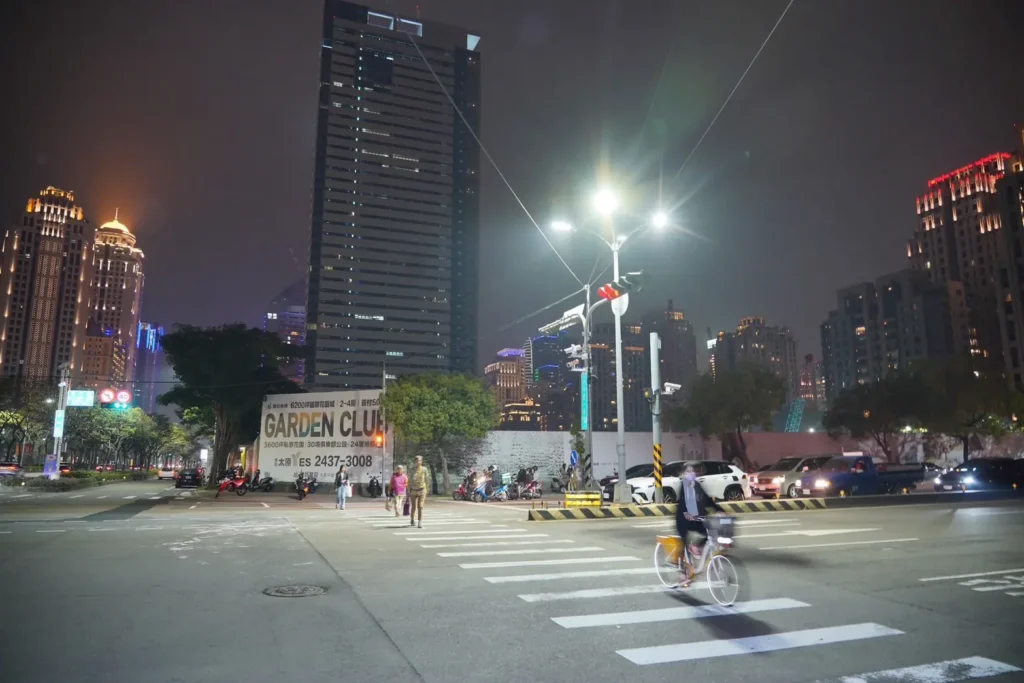 台中市「首例」! -建設局「增亮減碳」路燈汰換-成功註冊碳權