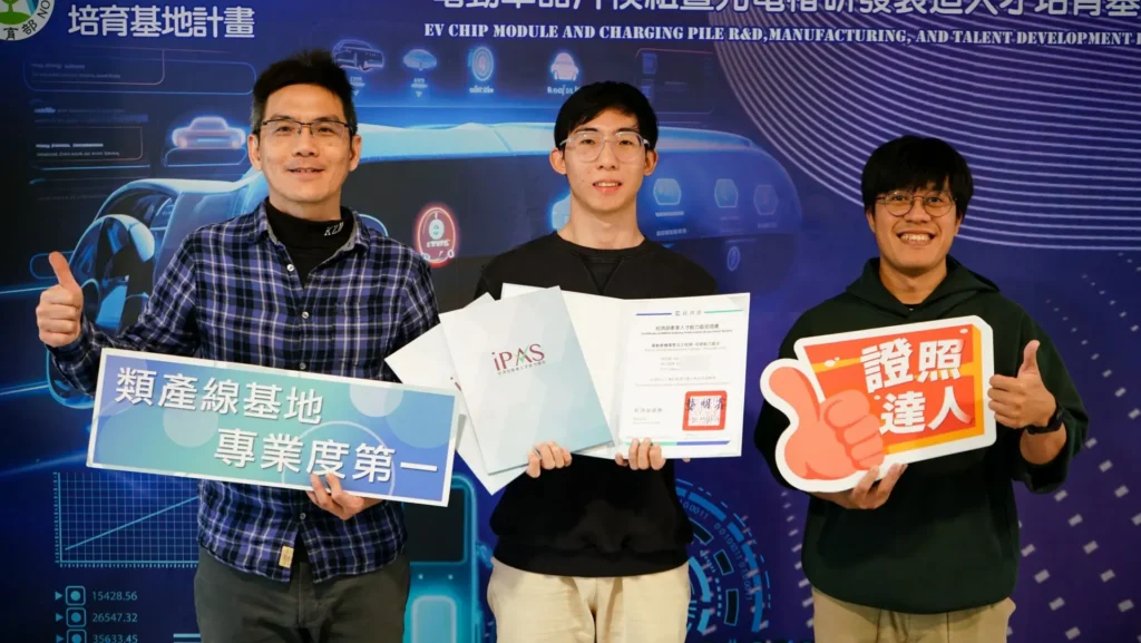 兩年拿三張國家級證照-崑山科大輔導到位-獲證還發助學金