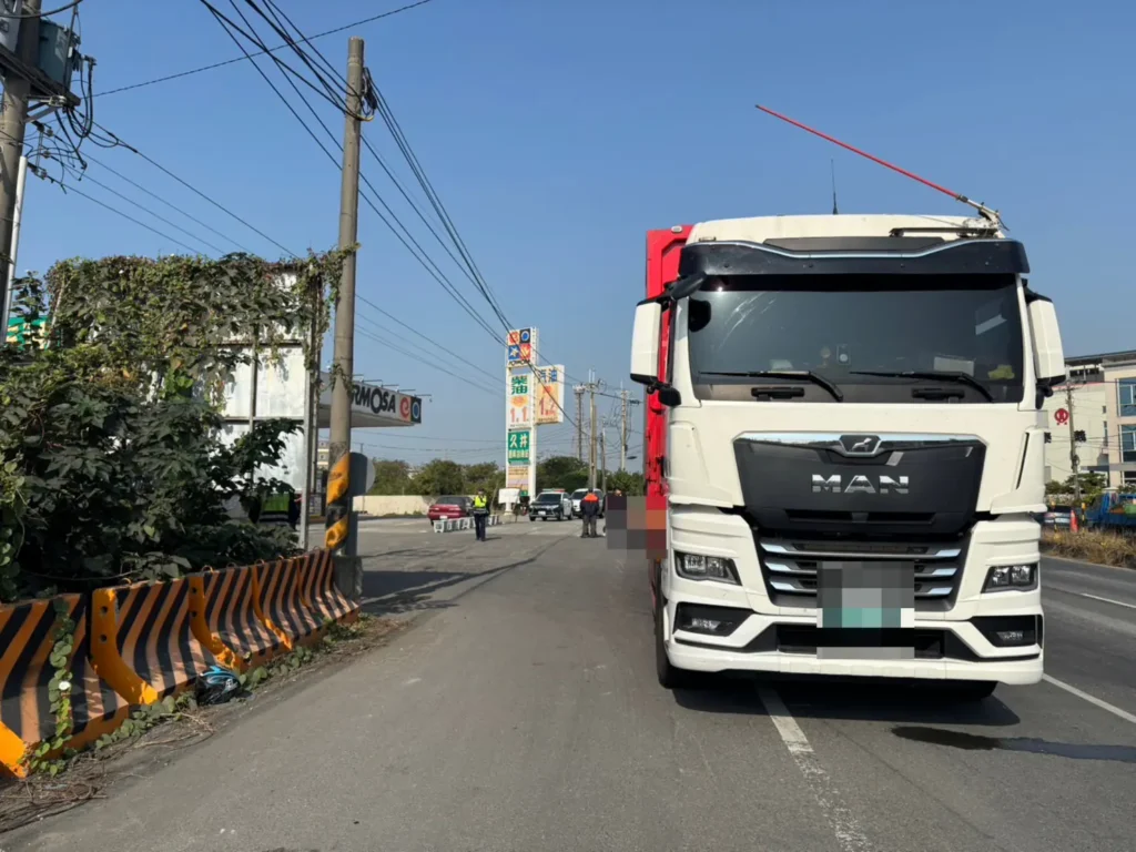 大貨車與機車擦撞 菲籍2移工雙載魂斷高雄