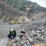 馬太鞍溪堰塞湖持續降挖作業-水位計成功回收新型監測設備