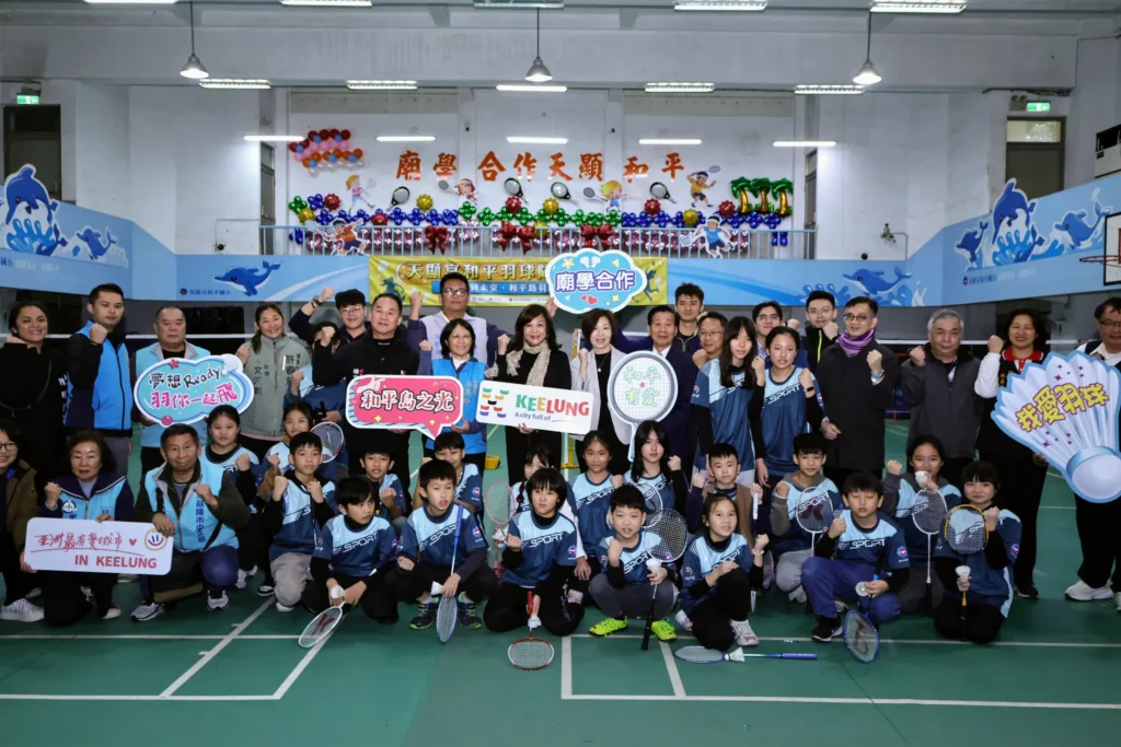 基隆天顯宮投入資源　推動「廟學合作」助和平國小成立羽球隊