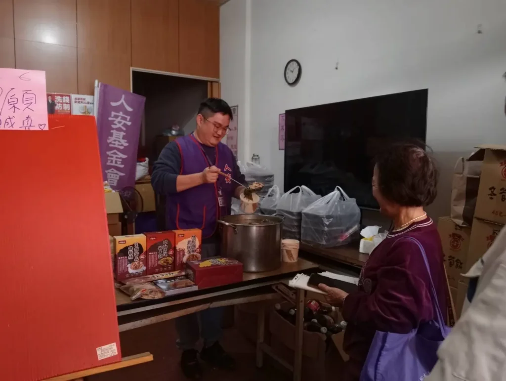 大寒「寒風無情　暖餐有愛」人安基金會南投平安站　溫暖寒士心