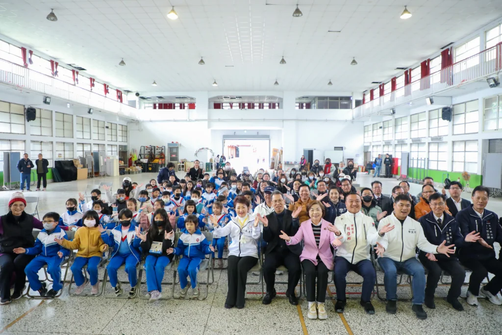 挹注近3億挺教育！　盧市長：「台中尚泳計畫」啟動-獻給大甲國小第一份新年禮物