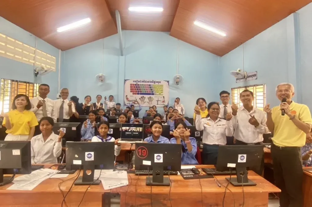 讓愛無國界！暨大攜手中外慈善組織　助柬埔寨高中重啟數位教育門戶