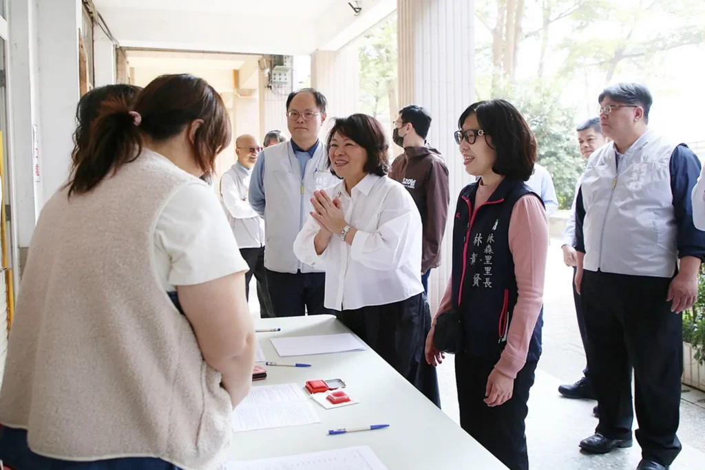 嘉義市民開心領普發現金6千元　外縣市羨慕：住在這裡真幸福