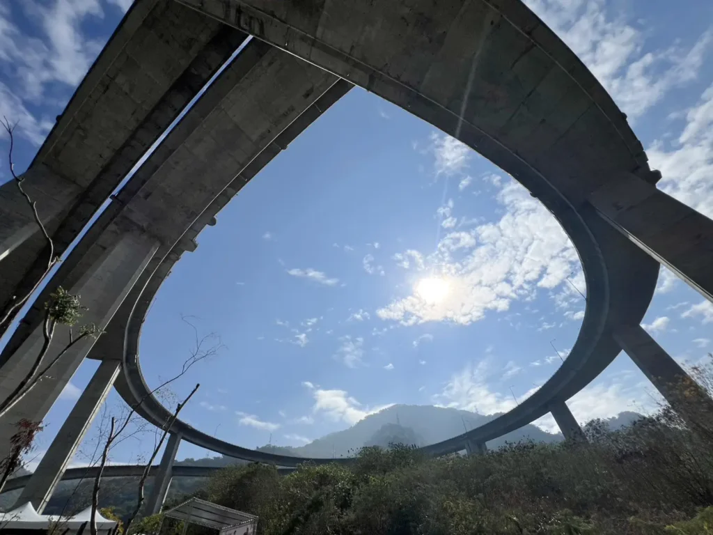 南投國姓咖啡節綠雕園區開幕 -全新愛心景觀打卡點啟用