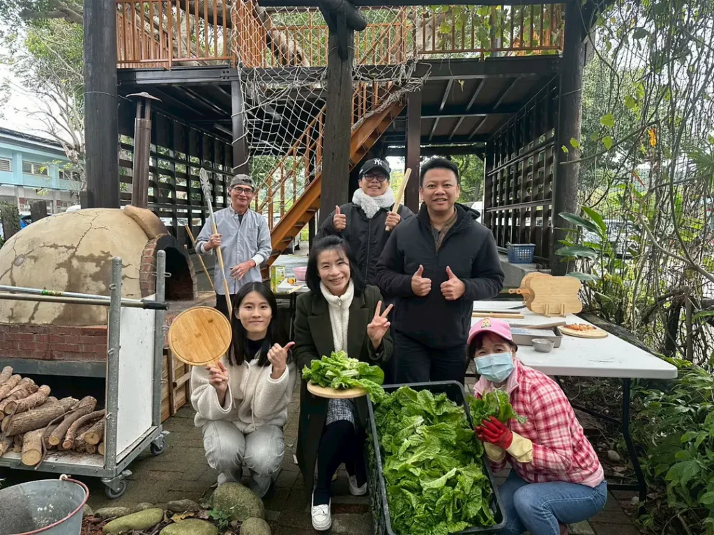 泥土與ai的溫柔對話-桃園市中興國小親師生共築科技農園夢