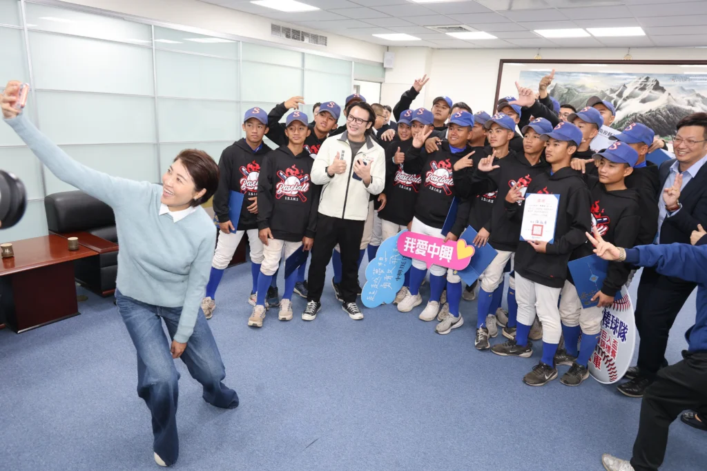 中興國中勇奪2026巨人盃國際青少棒冠軍　許淑華縣長接見表揚
