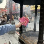 脫單神器!北捷攜手霞海城隍廟 推「月老御守套票」120元助攻姻緣