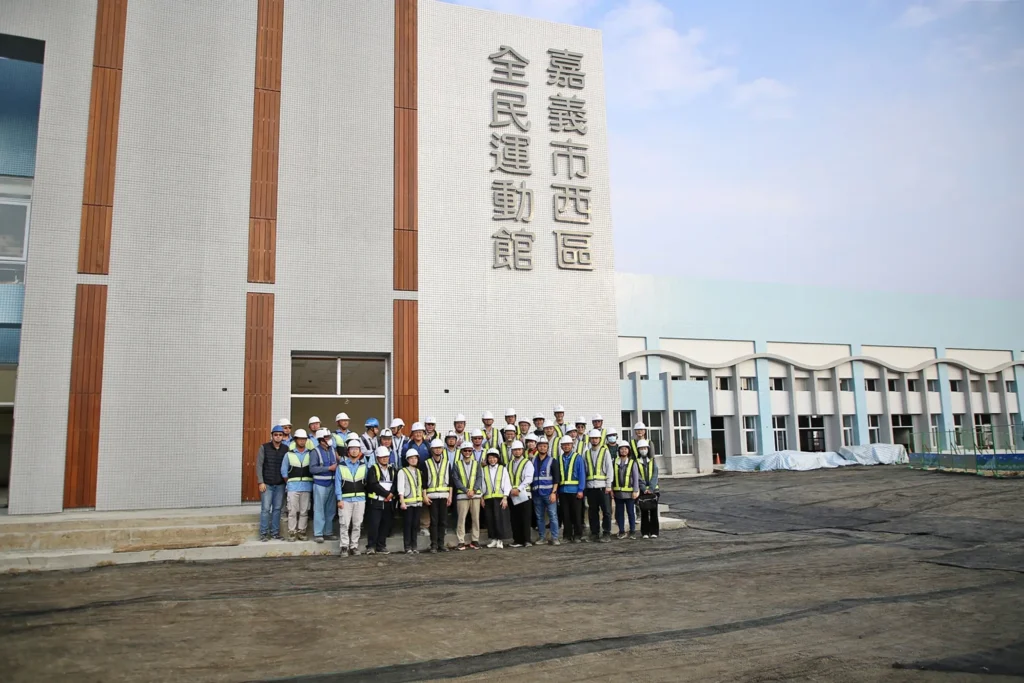 黃敏惠視察嘉市西區全民運動館　工程進度超前75％　預計今年完工