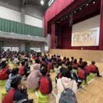 熱鬧破表！　愛水ㄅㄨㄅㄨ車駛入校園-千名學生跟著故事學愛水