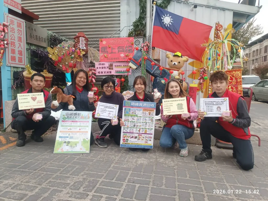 創意迎新春! 中市環保局舊牛仔褲變身駿馬鬃毛-「馬上幸福」有獎徵答送好禮