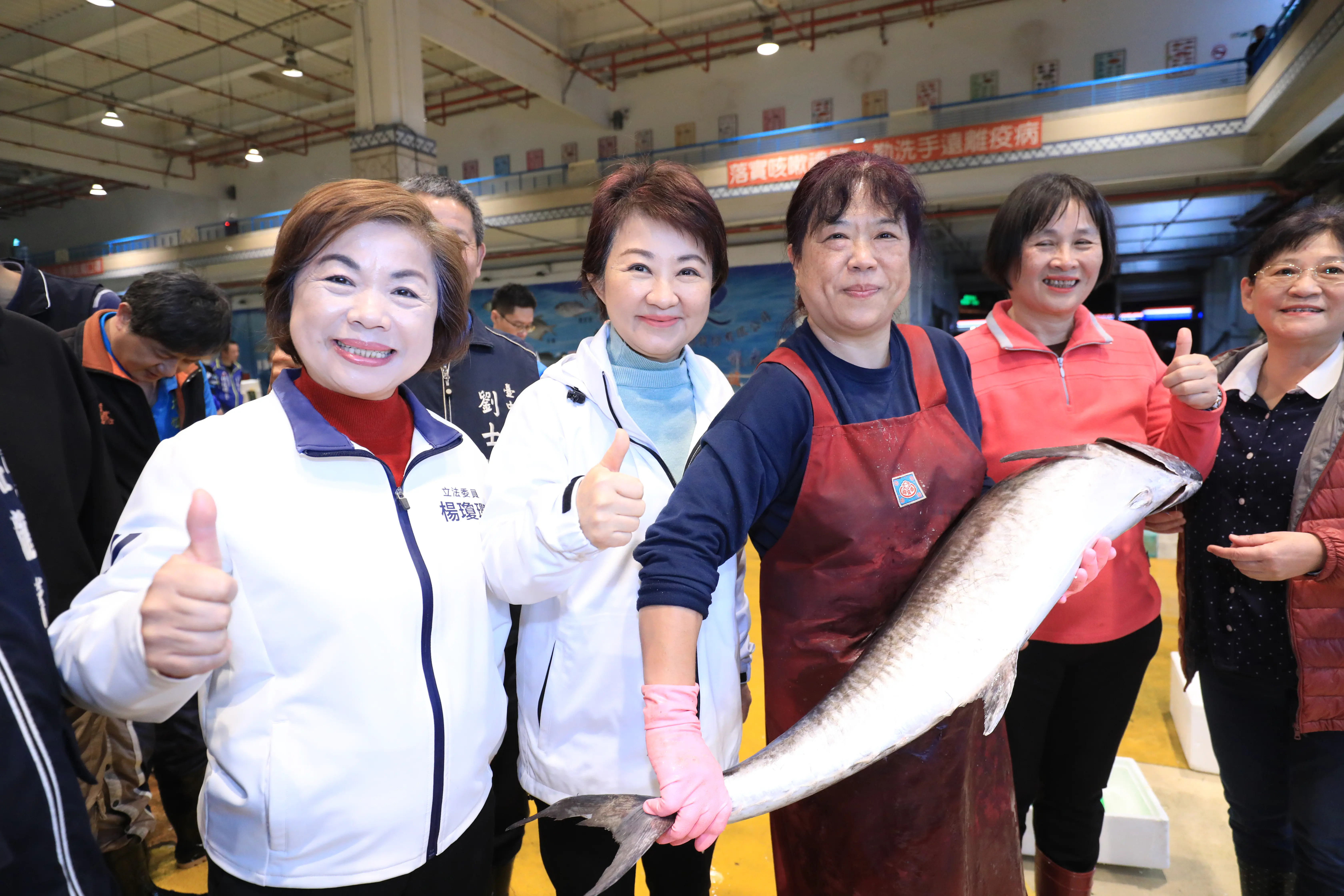 年前親自把關民生供應　盧市長清晨探視魚、果菜市場：量足價穩品質好　讓市民安心過好年