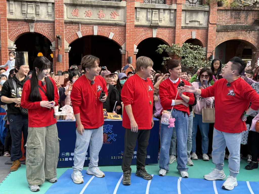 「胡蘭歐」出任務到三峽老街-挑選最有特色的伴手禮與民眾挑戰遊戲
