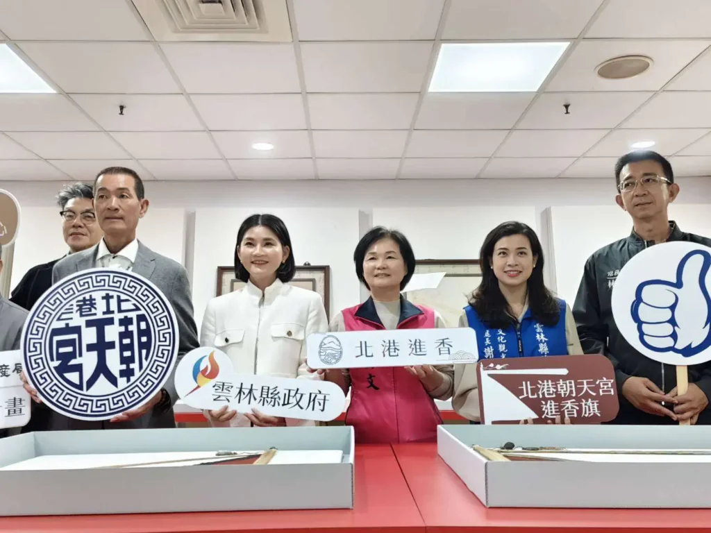 三面進香旗　一段信仰史　雲縣府修復清代古物縫補北港進香媽祖文化