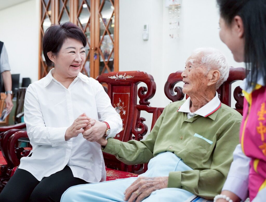 育兒友善「銀」得幸福　盧市長打造老幼宜居台中