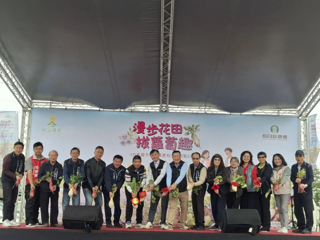 漫步花田拔蘿蔔 親子同遊體驗農村慢生活