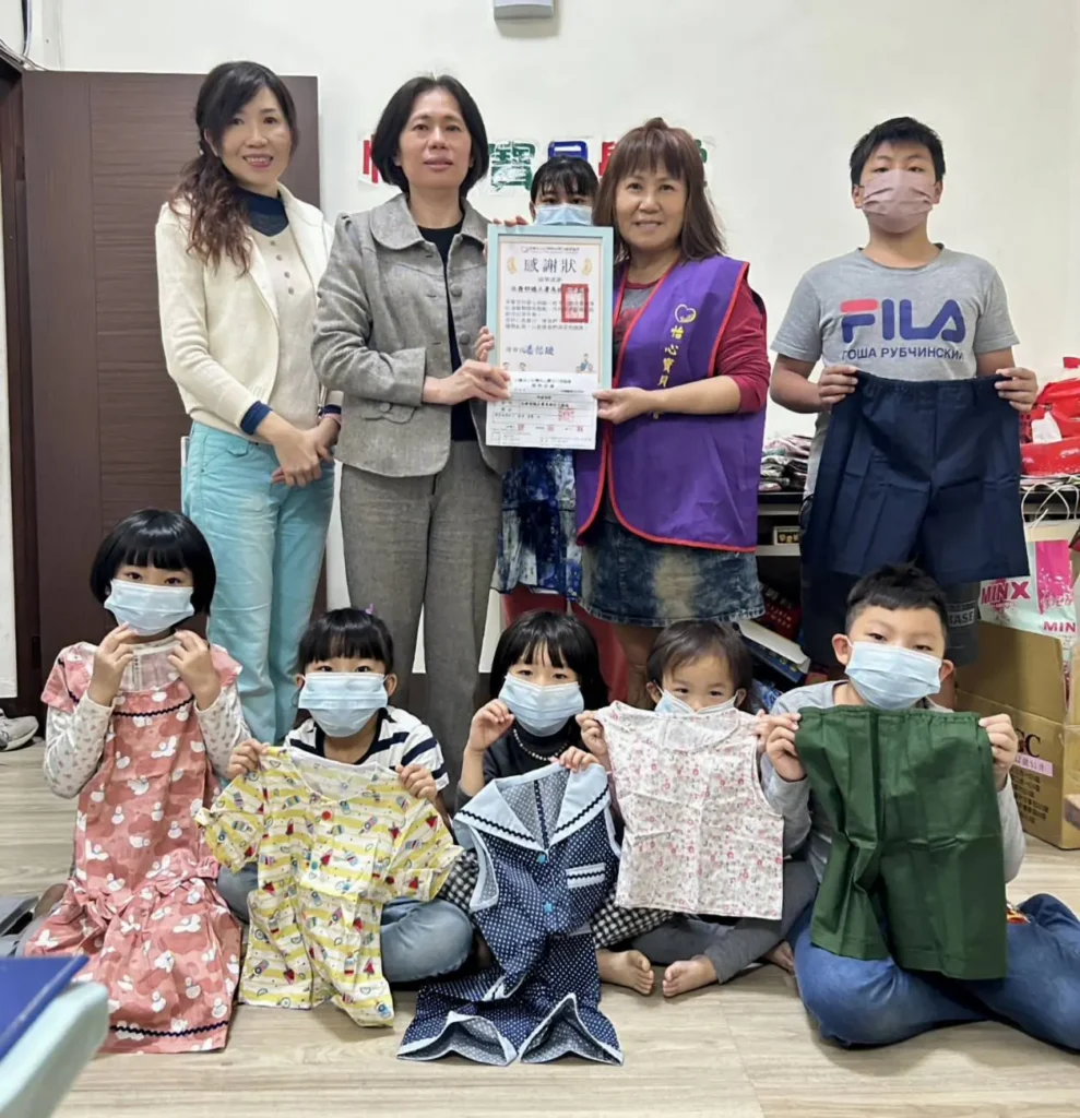 高女監作業科「縫紉班」手作童裝歲末送暖 啟發女性特質守護弱勢兒童