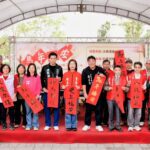 揮毫贈春聯　宜蘭市超人氣、頭城鎮送紀念紅包、五結鄉備暖心湯品