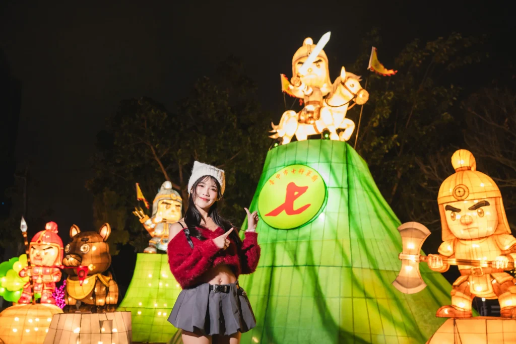 七將軍爺「神助攻」！　民政局拍宣傳片記憶卡掉落燈區-膜拜「忠義護鄉土」燈組5分鐘內尋回