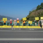 不要廢棄物掩埋場！埔里鄉親愛蘭橋　舉牌、拉白布條表決心