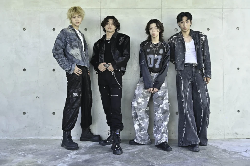 帕拉斯凌晨三點開工拍mv-不畏艷陽穿皮衣帥氣取景-汗流浹背完成