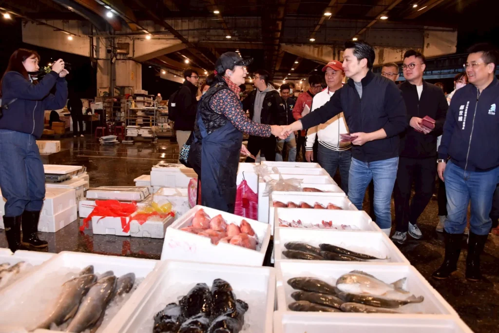 透早走訪果菜魚類批發市場拜早年　蔣萬安：民生物資供應無虞　請市民安心採買