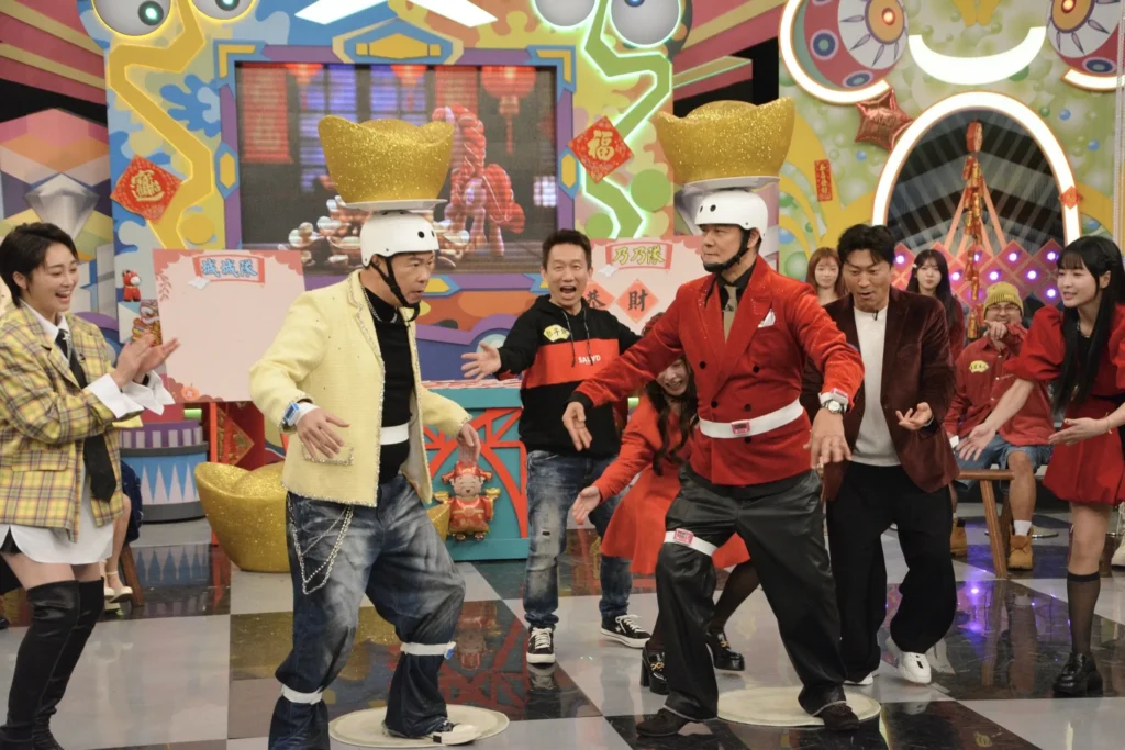 華視除夕《神馬攏賀添財衝衝衝》兩老頂元寶甩計步器大車拚