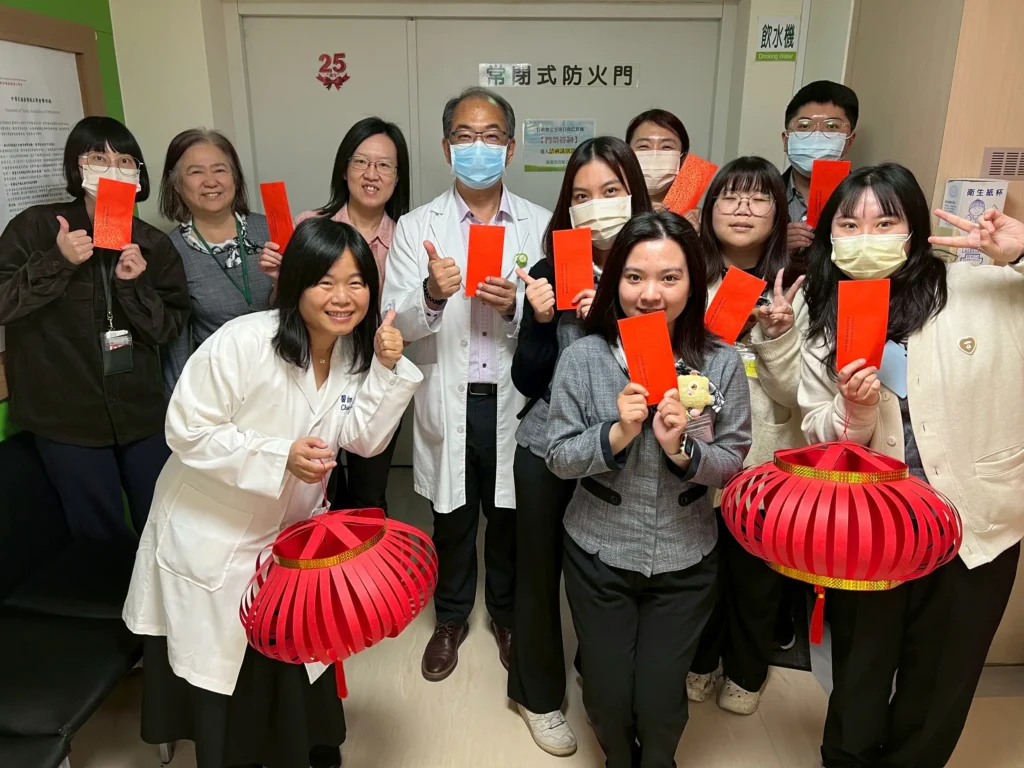 迎新春送祝福　高雄市立岡山醫院職福會　發放新春紅包感謝同仁全年守護健康
