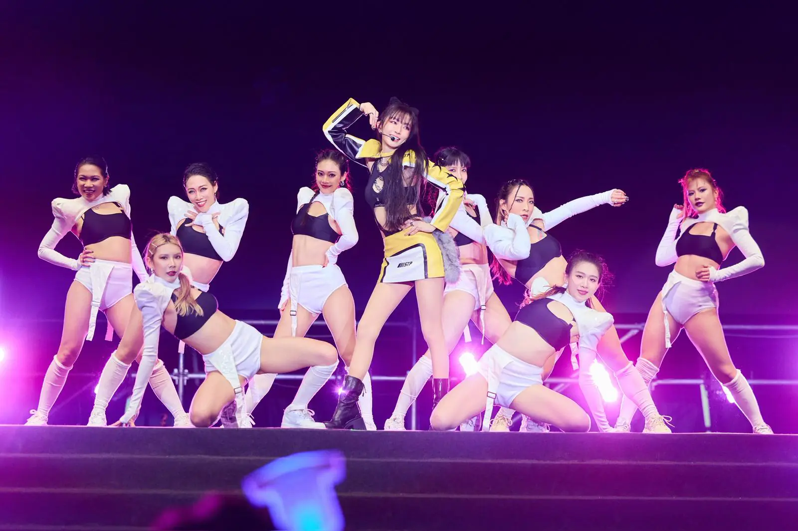 謝金燕相隔十年二度登鴻海尾牙壓軸-送上「馬年奔騰」限定大禮