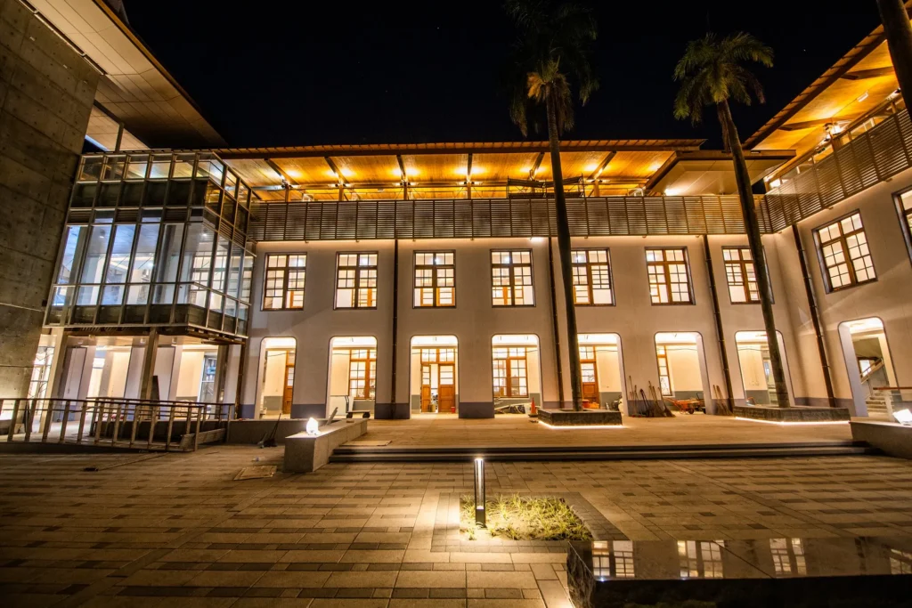 走過一甲子！舊嘉義市公所風華再現　除夕點燈亮相