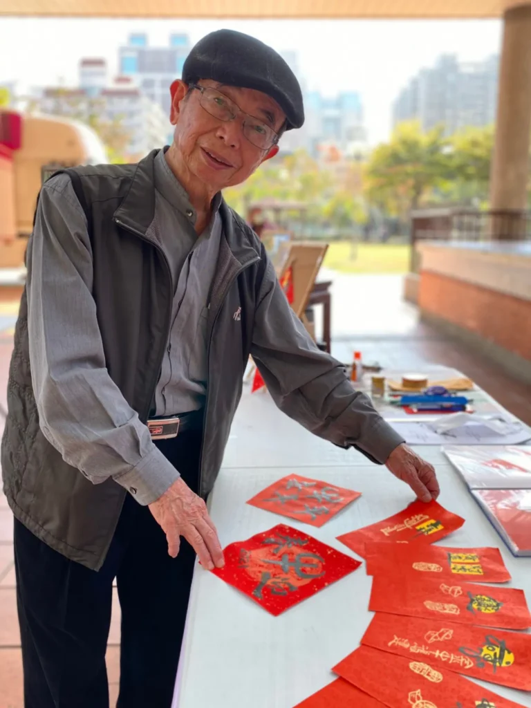 銀髮生活達人十年淬鍊　80歲抗病頑童與紙藝推手翻轉老後人生