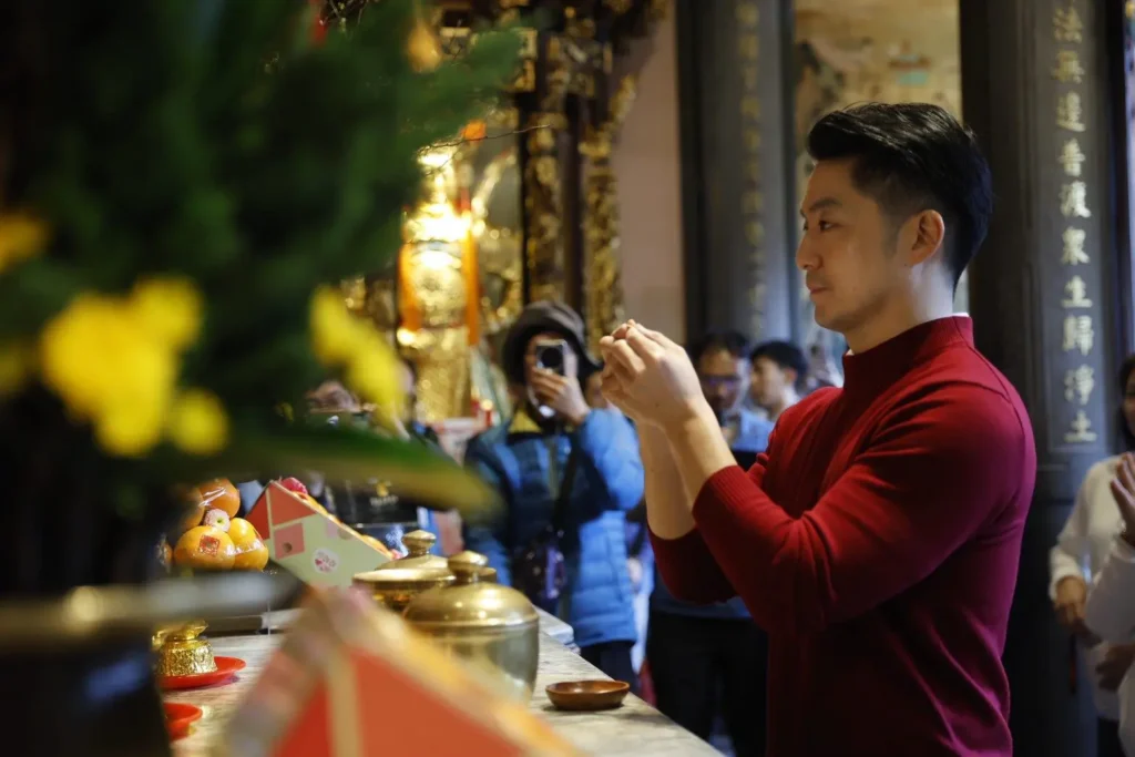 蔣萬安大年初一走春祈福　連訪11間廟宇祝「馬年行大運」