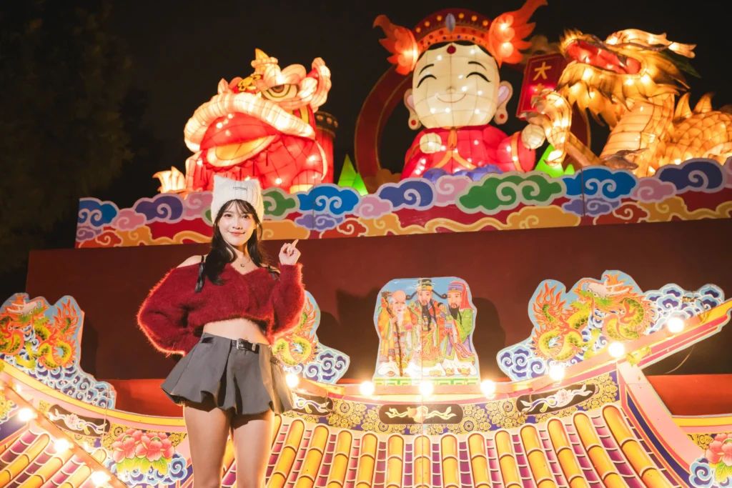 走一圈好運全收！-民政局幸福祈願村「媽祖童樂園」燈組超好拍　豐原慈濟宮加碼送錢母、月老姻緣繩