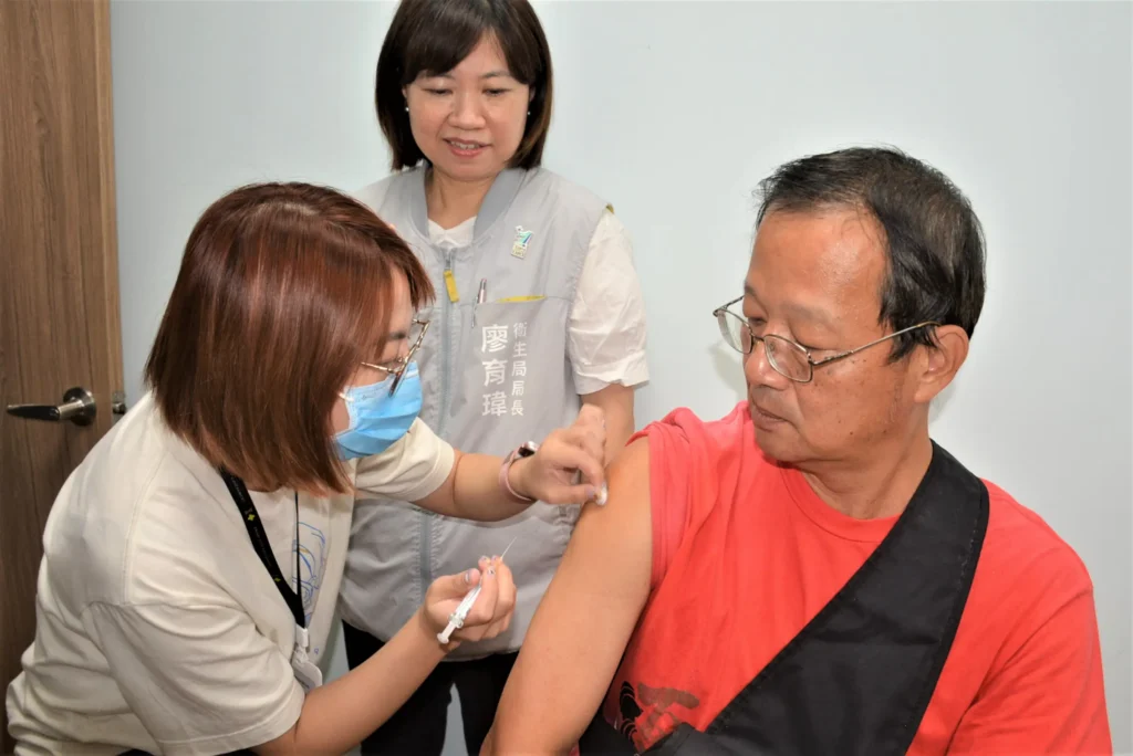 打疫苗送提燈!嘉義市元宵前加開接種站 每日前200名加贈小燈籠