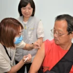 打疫苗送提燈！嘉義市元宵前加開接種站　每日前200名加贈小燈籠