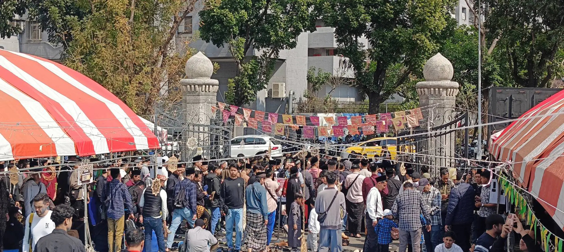 齋月首場主麻＋春節連假　１５００名穆斯林湧進台中清真寺禮拜