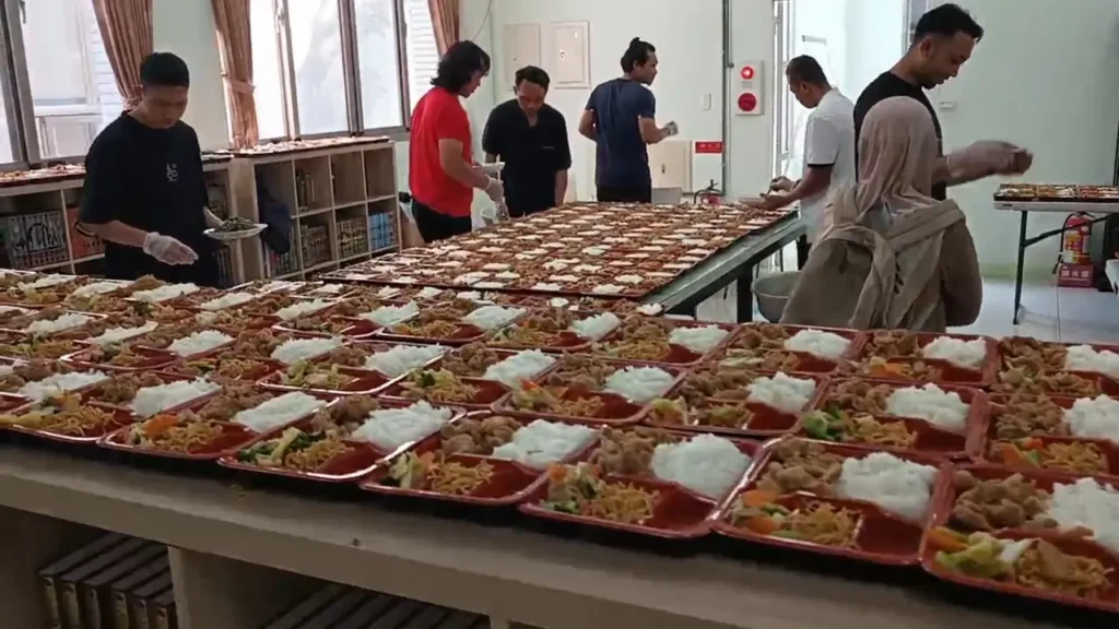 見過便當山便當海嗎？　今天出現在台中清真寺