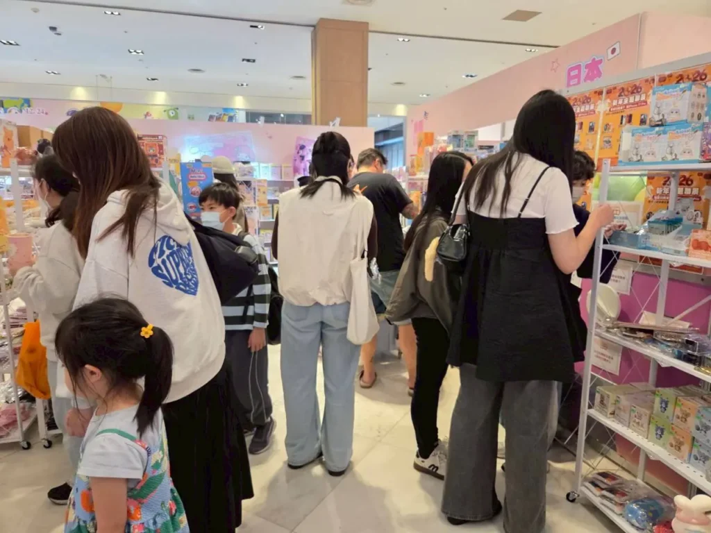 金馬好禮佳賓雙重獨家享受　新光三越高雄左營店美日韓特賣會吸人潮　再享抽iphone-17-pro、apple-watch好康