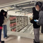 中市圖十週年推閱讀挑戰　綠美圖密集書庫排hbd字樣祝福