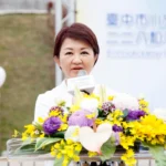 中市府舉辦「二二八事件79週年追思會」　盧市長任內第8度主持-獻百合祝福：讓愛與包容延續