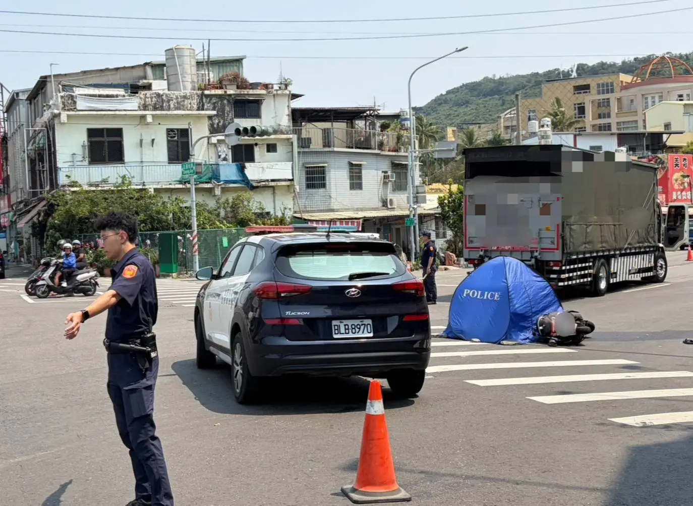 大貨車右轉擦撞機車　女騎士遭輾壓喪命