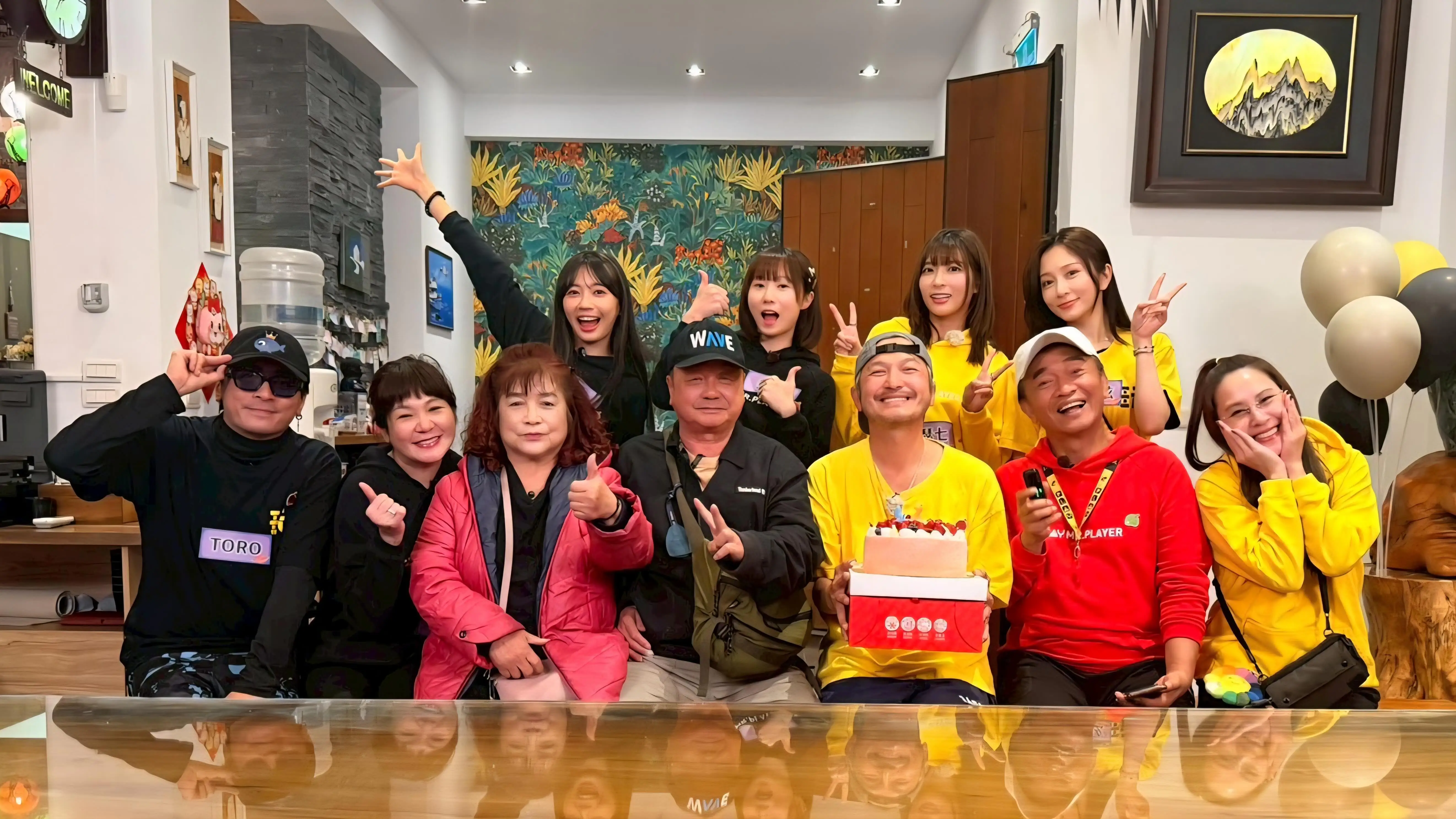 kid-生日玩太狂福利滿滿-啦啦隊-圍繞壽星跳「慶生舞」