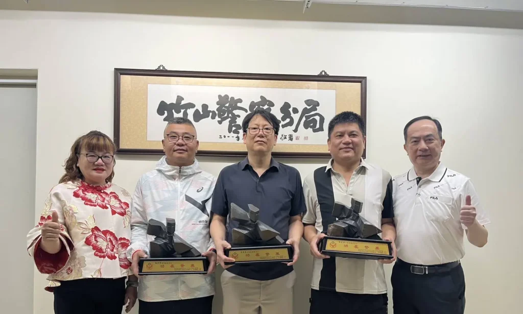 竹山警榮耀退休　致敬治安守護者