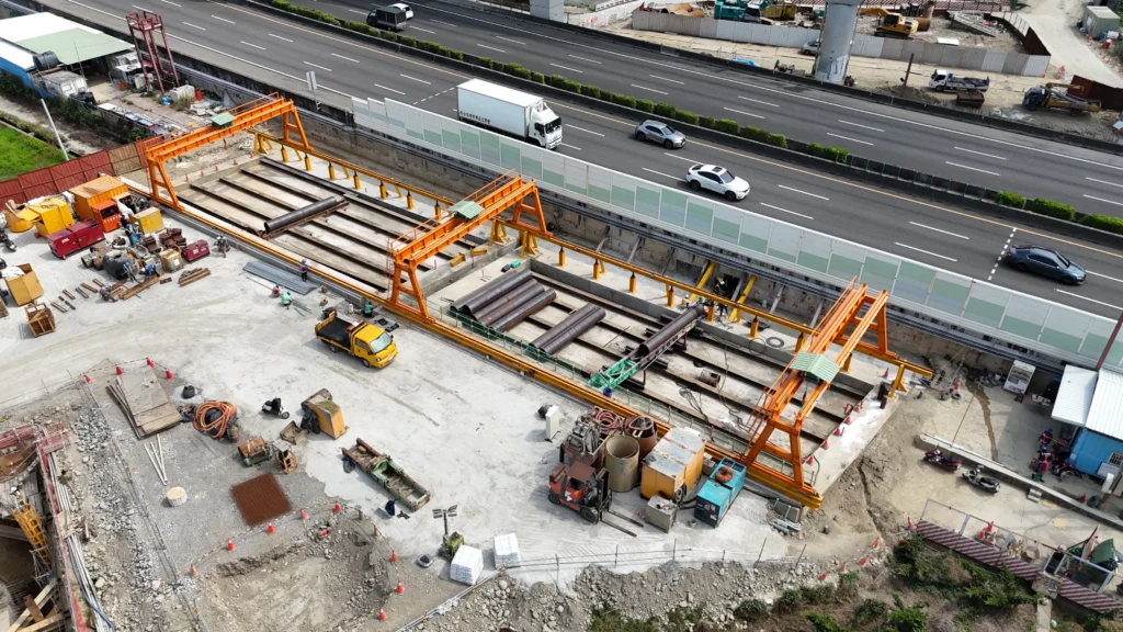 穿越國道1號「開洞」　全國最大台中市政路延伸管冪工程邁入關鍵里程碑